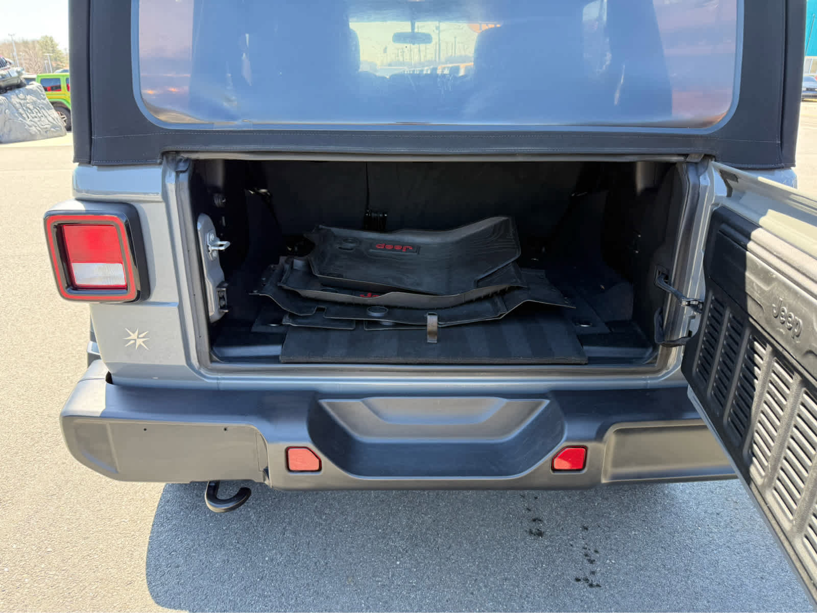 Used 2021 Jeep Wrangler Unlimited Sahara w/ Cold Weather Group image 10