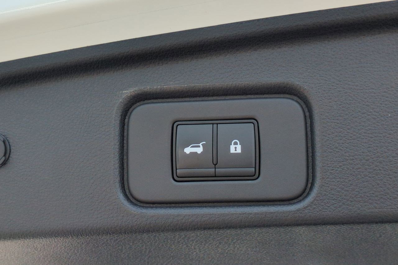 Certified 2025 Nissan Pathfinder Platinum AWD/4WD image 35