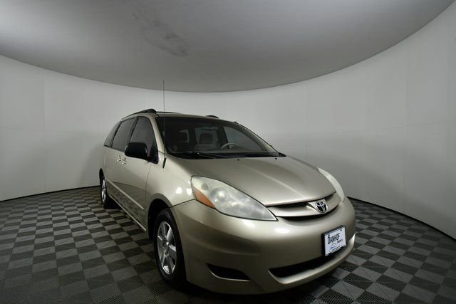 Used 2008 Toyota Sienna Sienna Passenger Van image 9