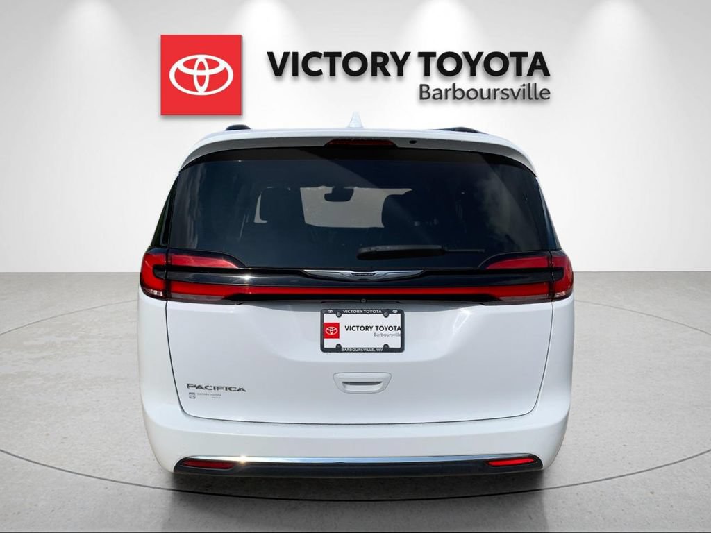 Used 2022 Chrysler Pacifica Touring-L FWD image 4