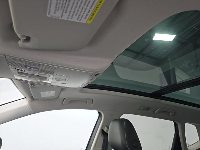Used 2023 Volkswagen Taos SE w/ Panoramic Sunroof Package FWD image 12