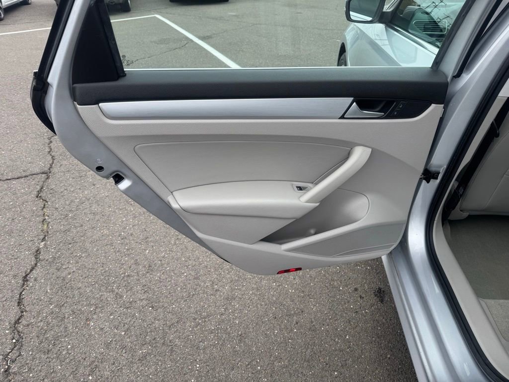 Used 2013 Volkswagen Passat 2.5 SE FWD image 24