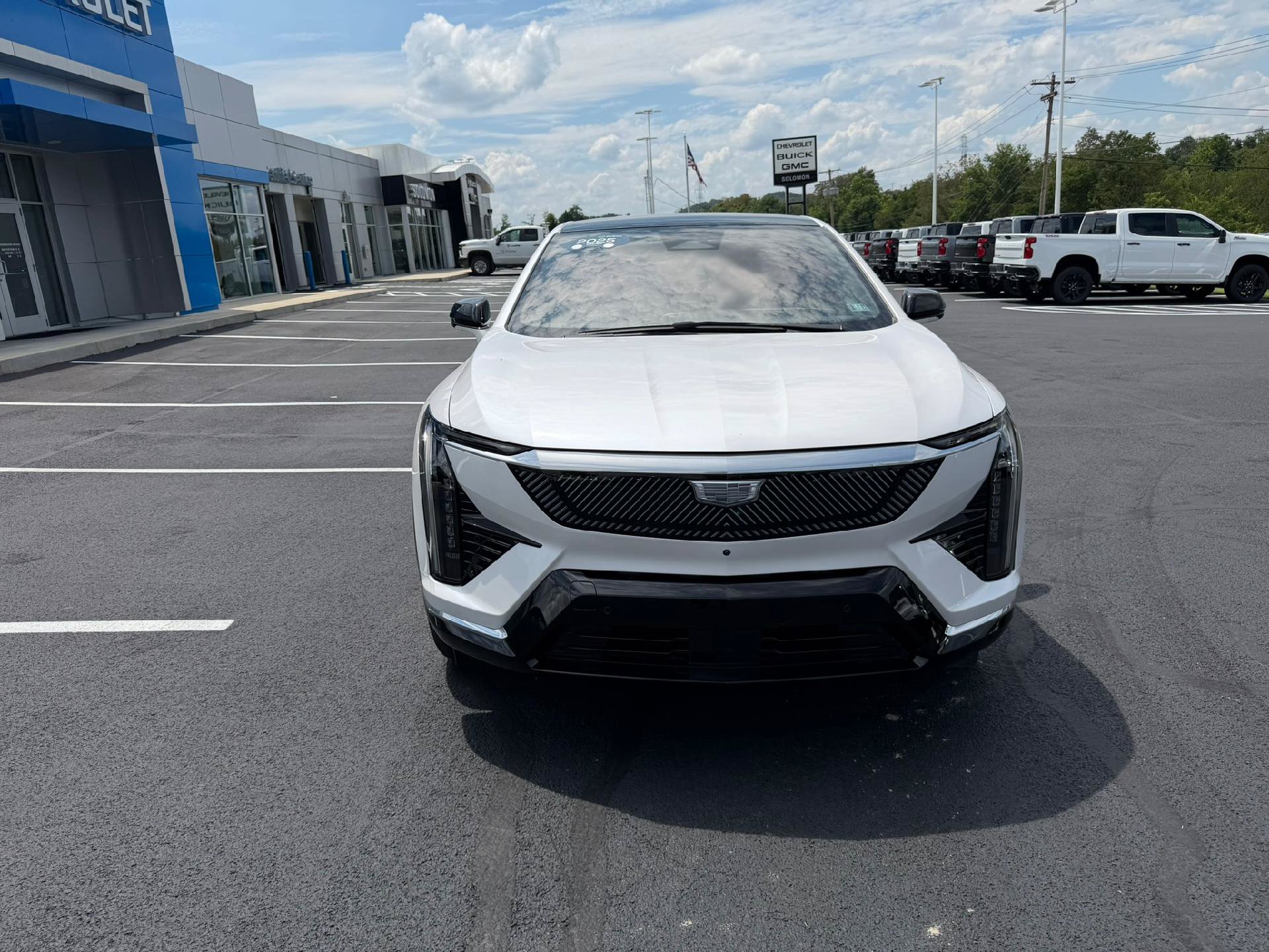 Certified 2025 Cadillac Optiq Luxury 1 AWD/4WD image 9