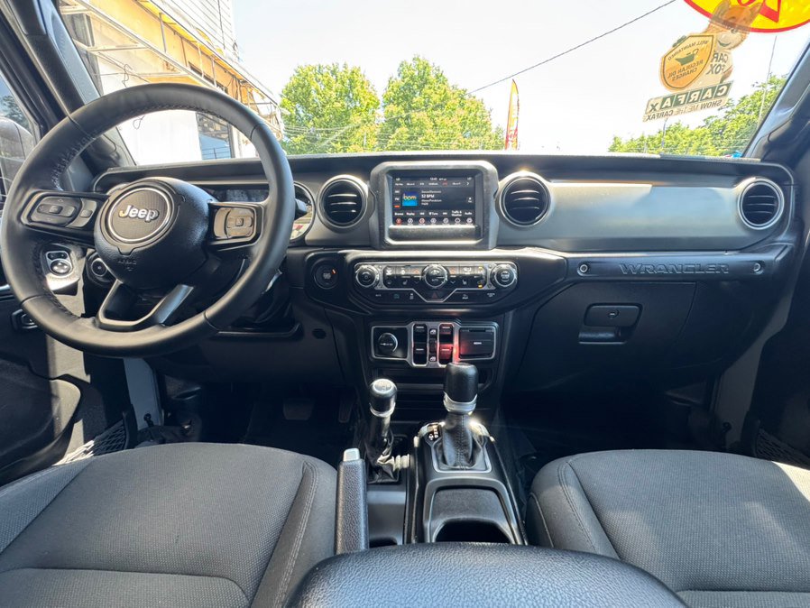 Used 2023 Jeep Wrangler Unlimited w/ Cold Weather Group AWD/4WD image 30