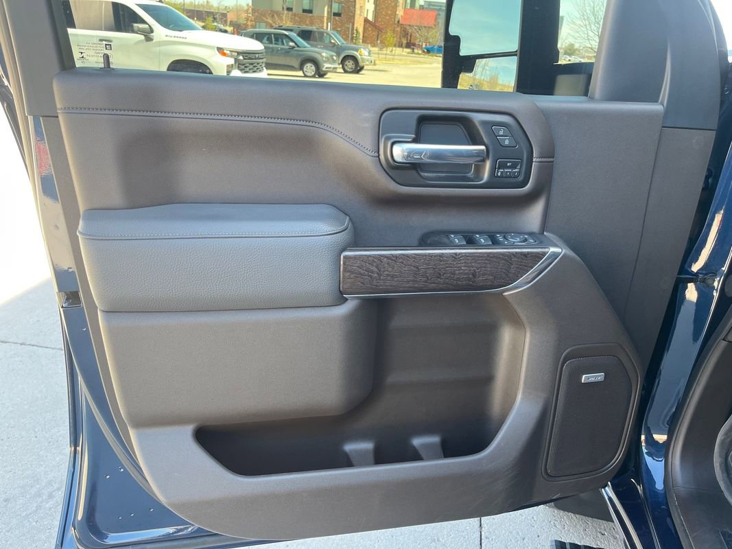 Used 2022 GMC Sierra 3500 Denali w/ Technology Package AWD/4WD image 11