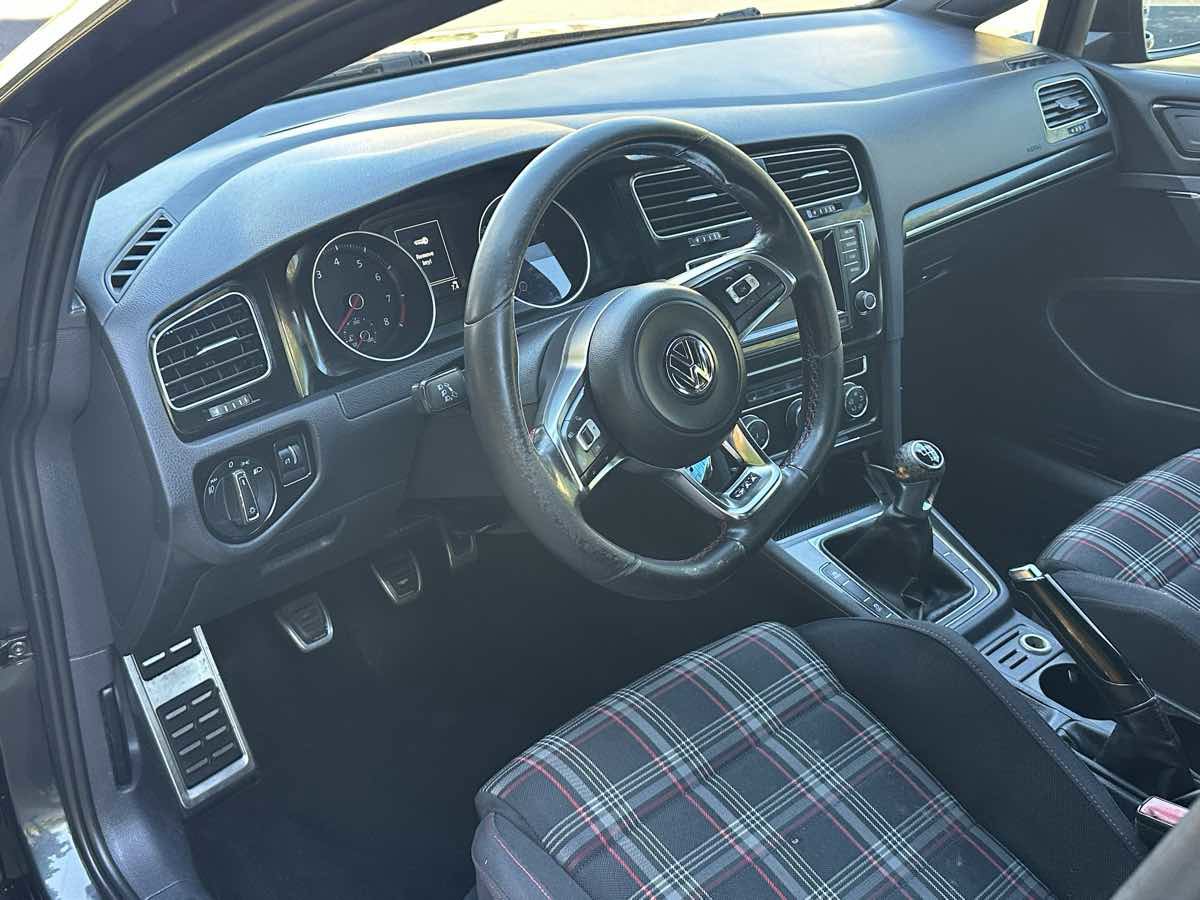 Used 2015 Volkswagen GTI SE FWD image 23