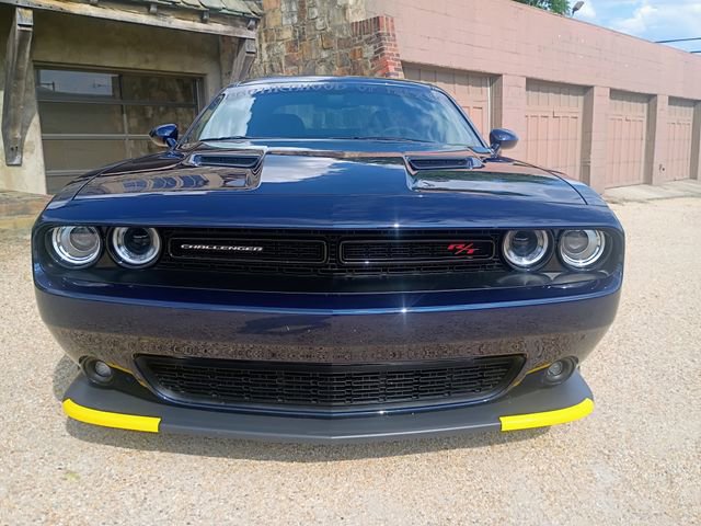 Used 2017 Dodge Challenger R/T Scat Pack w/ Leather Interior Group RWD image 3