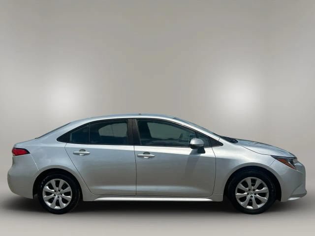 Used 2020 Toyota Corolla LE FWD image 4