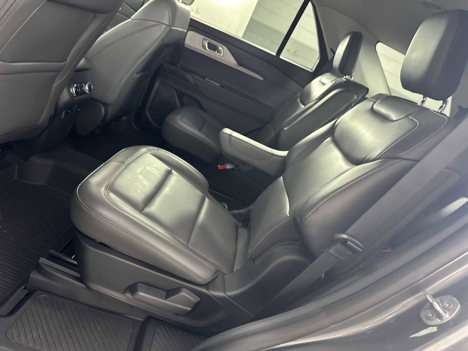 Used 2025 Ford Explorer Active w/ Active Comfort Package RWD image 23