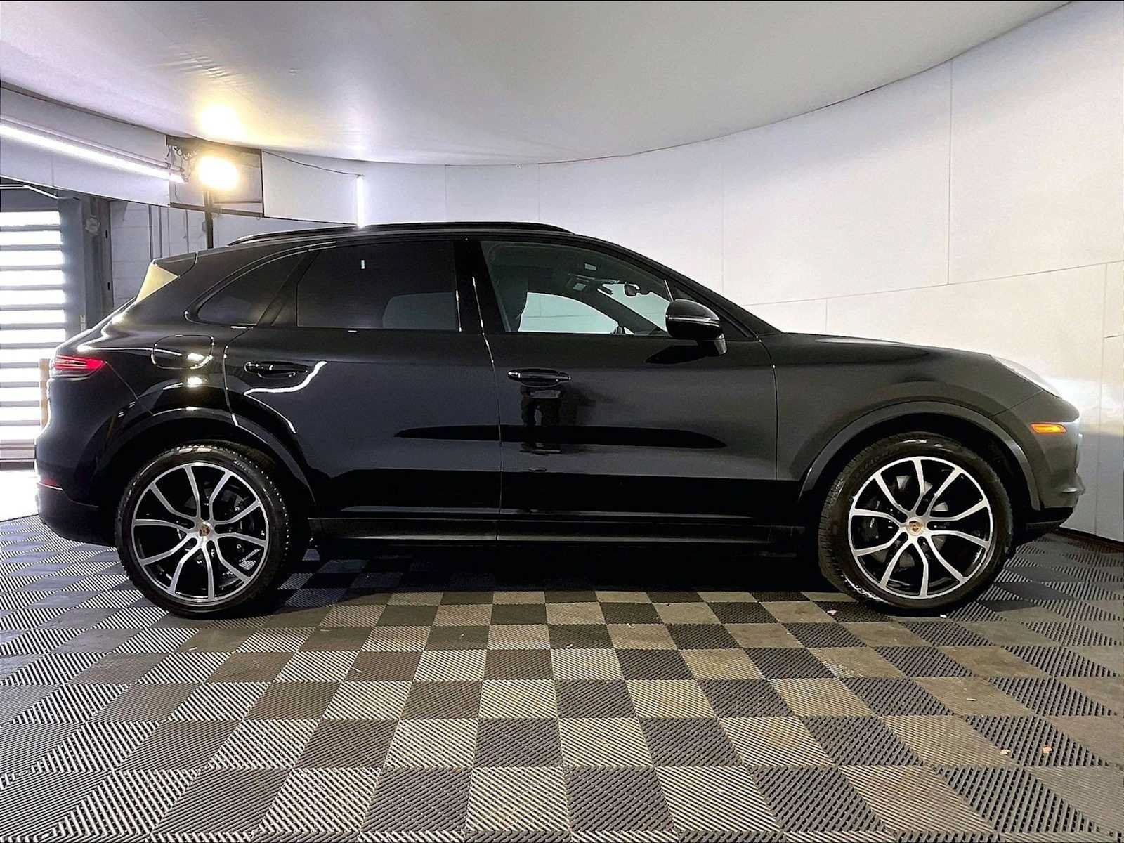 Certified 2023 Porsche Cayenne AWD/4WD image 8