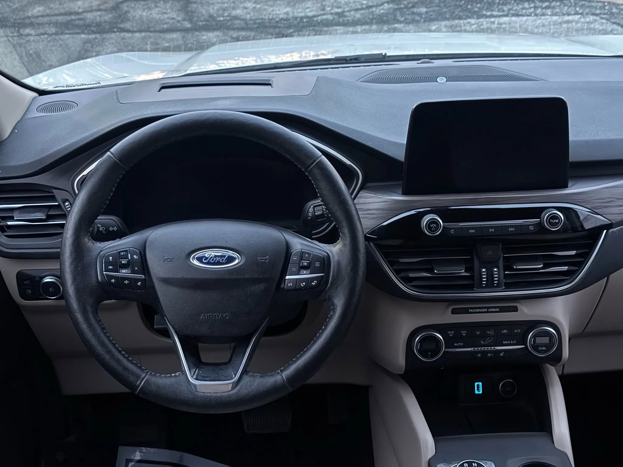 Used 2020 Ford Escape Titanium image 31