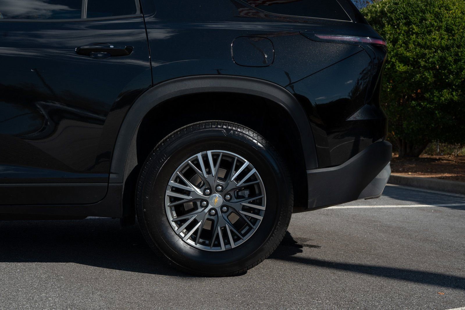 Used 2025 Chevrolet Traverse LT image 6