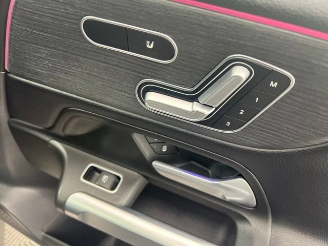 Used 2023 Mercedes-Benz GLB 250 4MATIC image 27