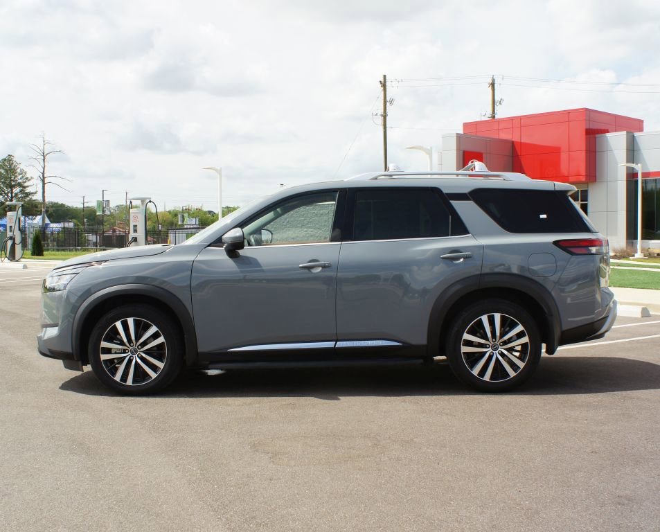 Used 2023 Nissan Pathfinder Platinum w/ Lighting Package (N93) FWD image 14