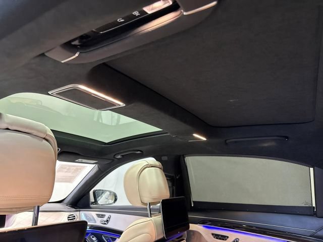 Used 2018 Mercedes-Benz S 560 Sedan image 31