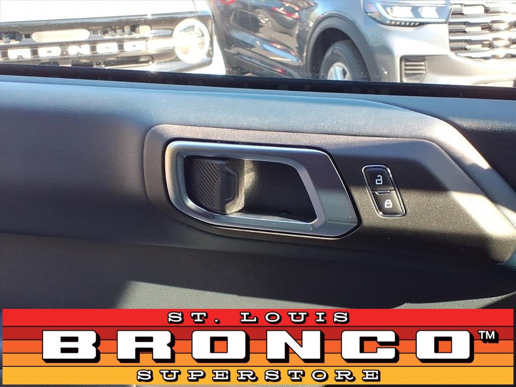 Used 2024 Ford Bronco Outer Banks image 18