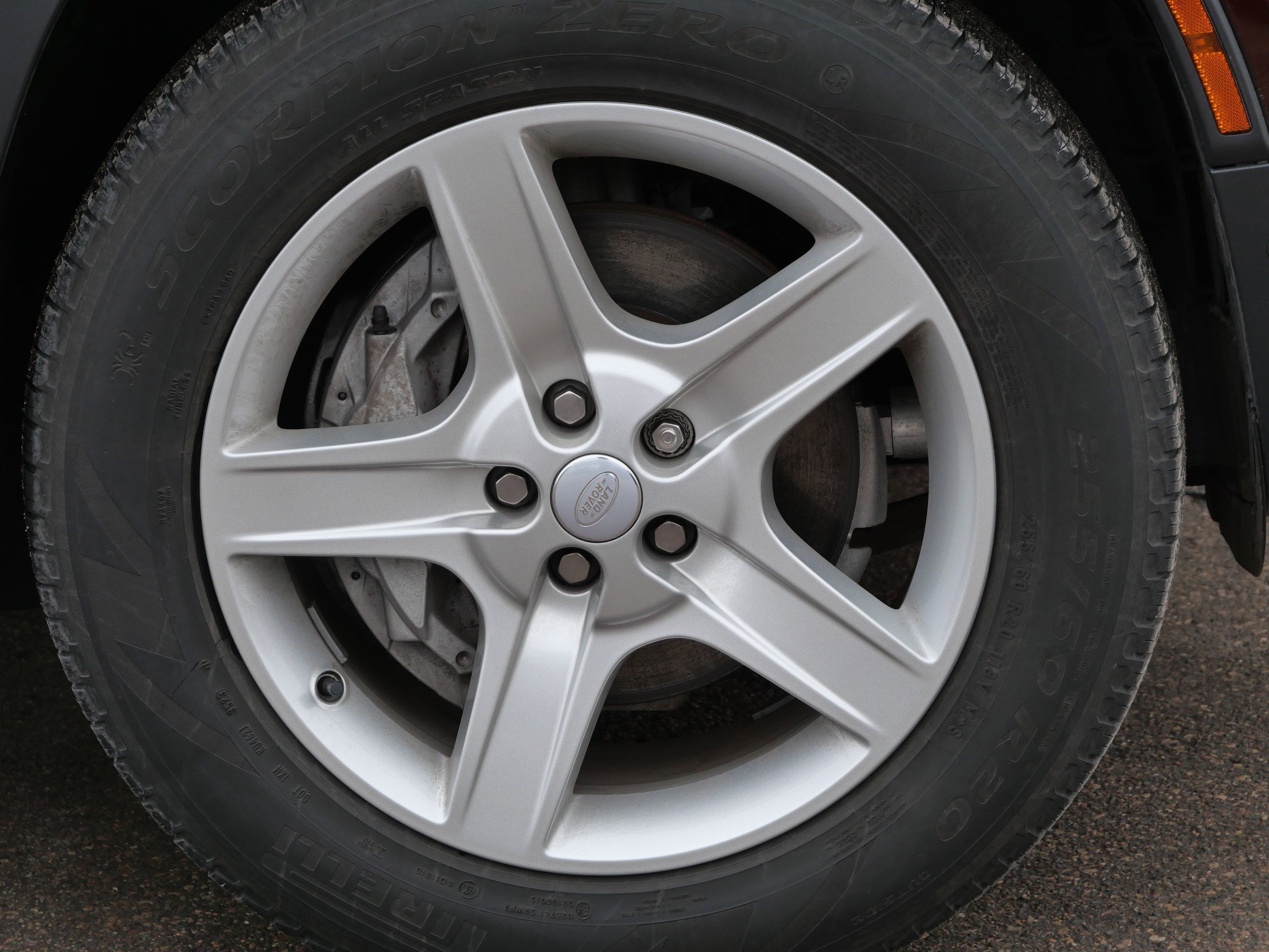 Used 2024 Land Rover Defender 130 S image 9