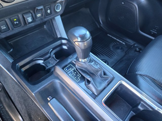 Used 2020 Toyota Tacoma TRD Off-Road w/ TRD Premium Off Road Package AWD/4WD image 14