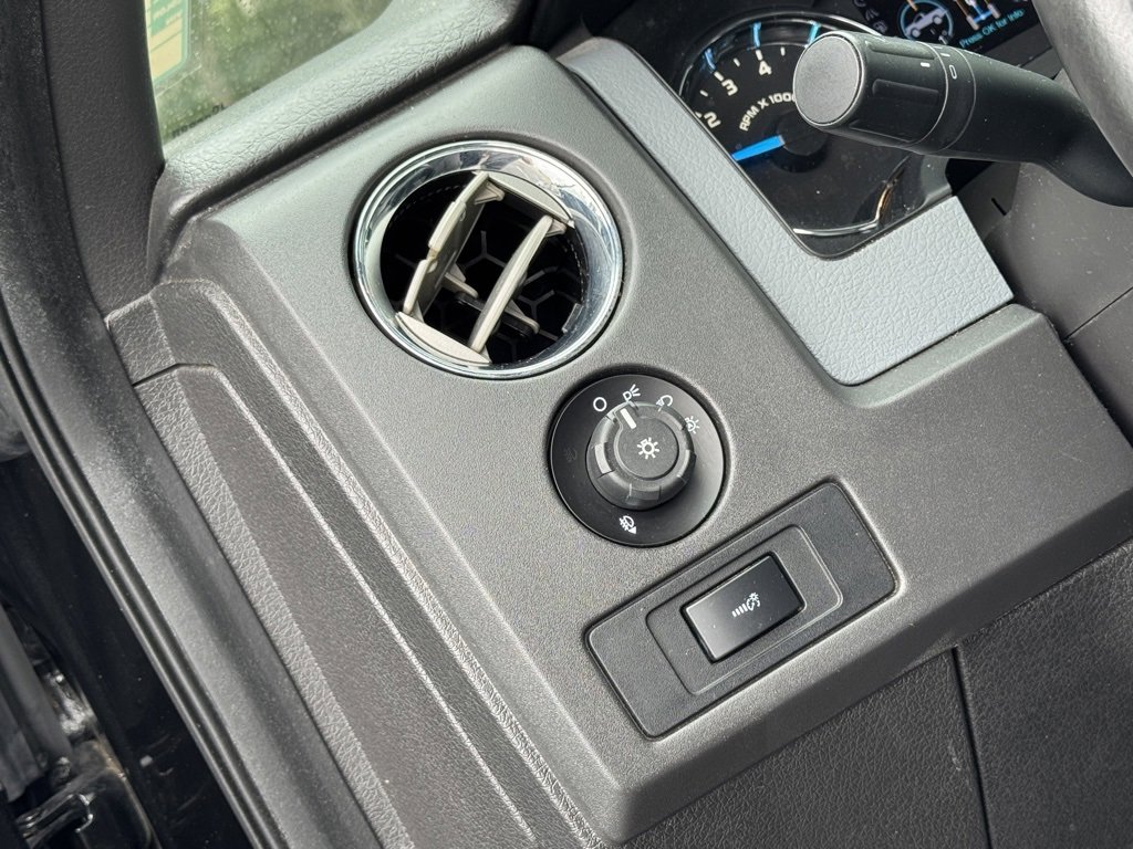 Used 2013 Ford F150 XLT w/ Luxury Equipment Group image 28