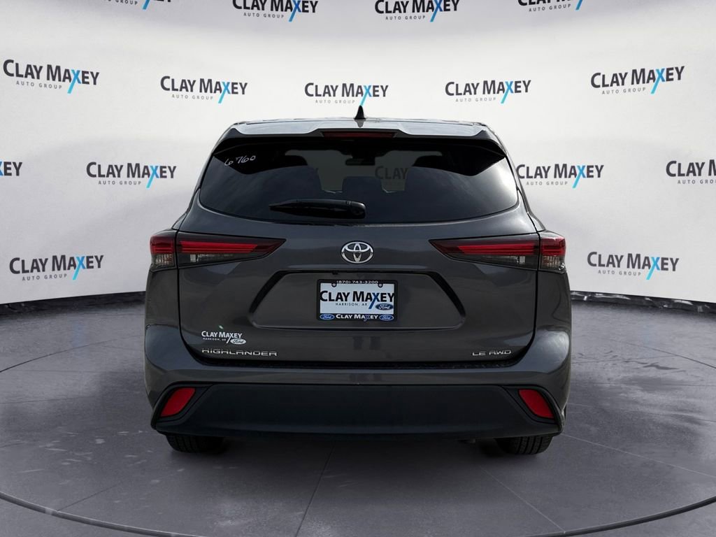 Used 2024 Toyota Highlander LE image 4