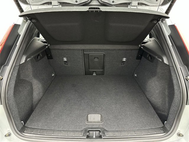 Certified 2025 Volvo XC40 B5 Core image 24