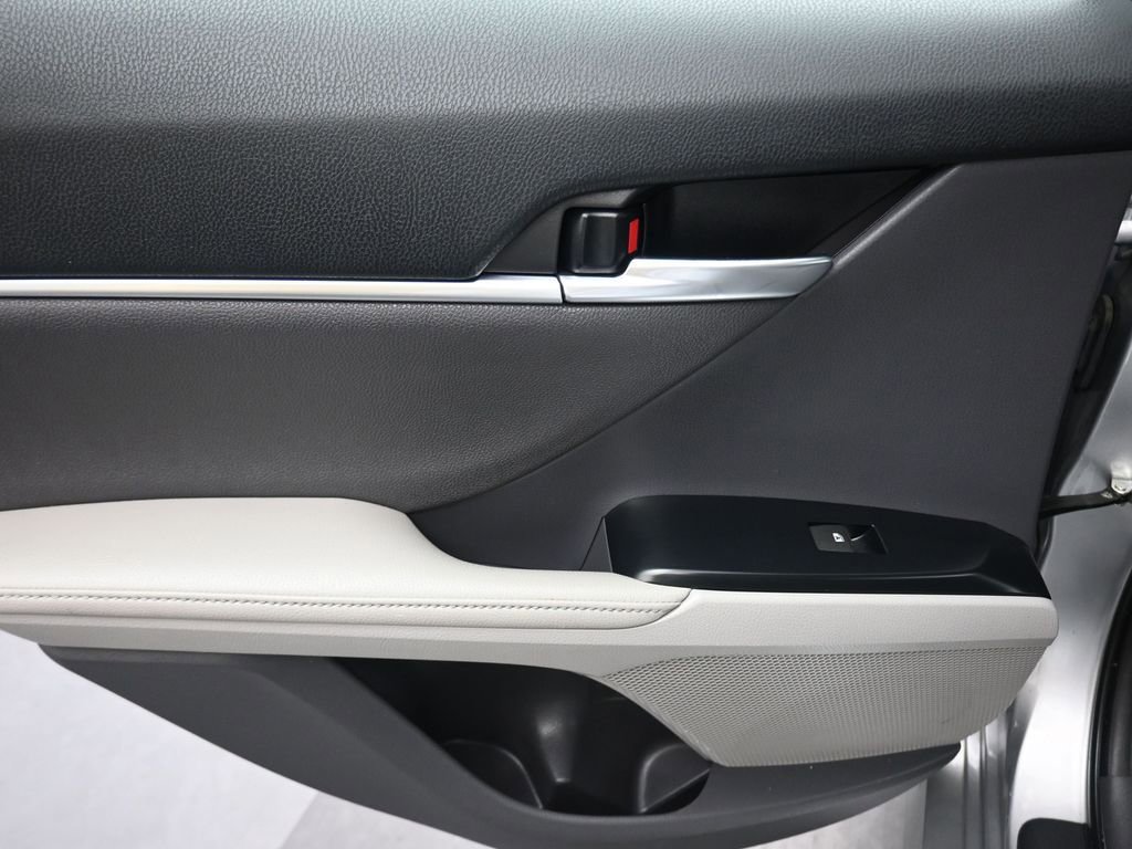 Used 2019 Toyota Camry XLE FWD image 30