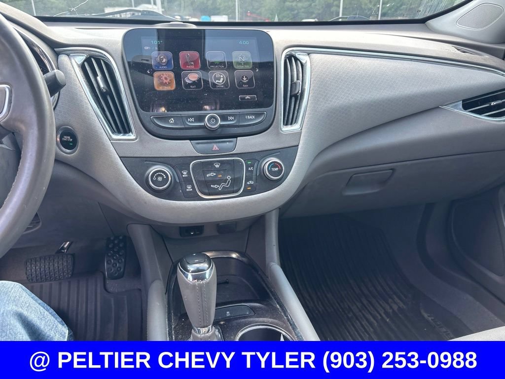 Used 2017 Chevrolet Malibu LT FWD image 14