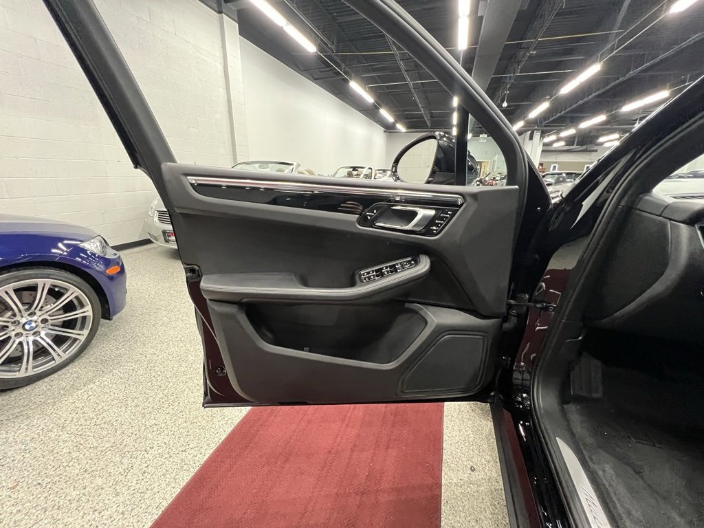 Used 2015 Porsche Macan S image 18