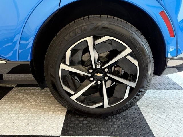 Used 2024 Chevrolet Equinox EV LT w/ LPO, Trailering Package FWD image 11