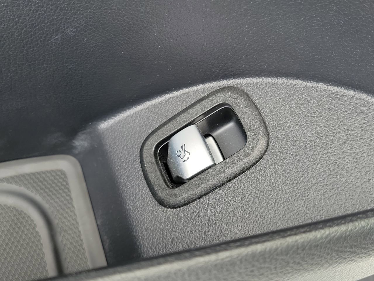 Certified 2024 Mercedes-Benz GLC 300 image 27