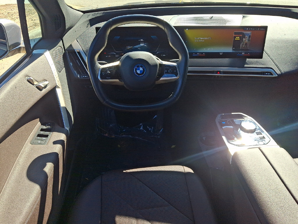 Used 2023 BMW iX xDrive50 w/ Sport Package AWD/4WD image 11
