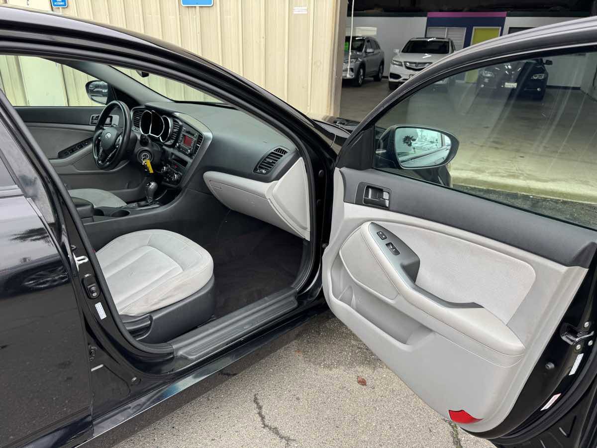 Used 2011 Kia Optima LX w/ Convenience Pkg image 15