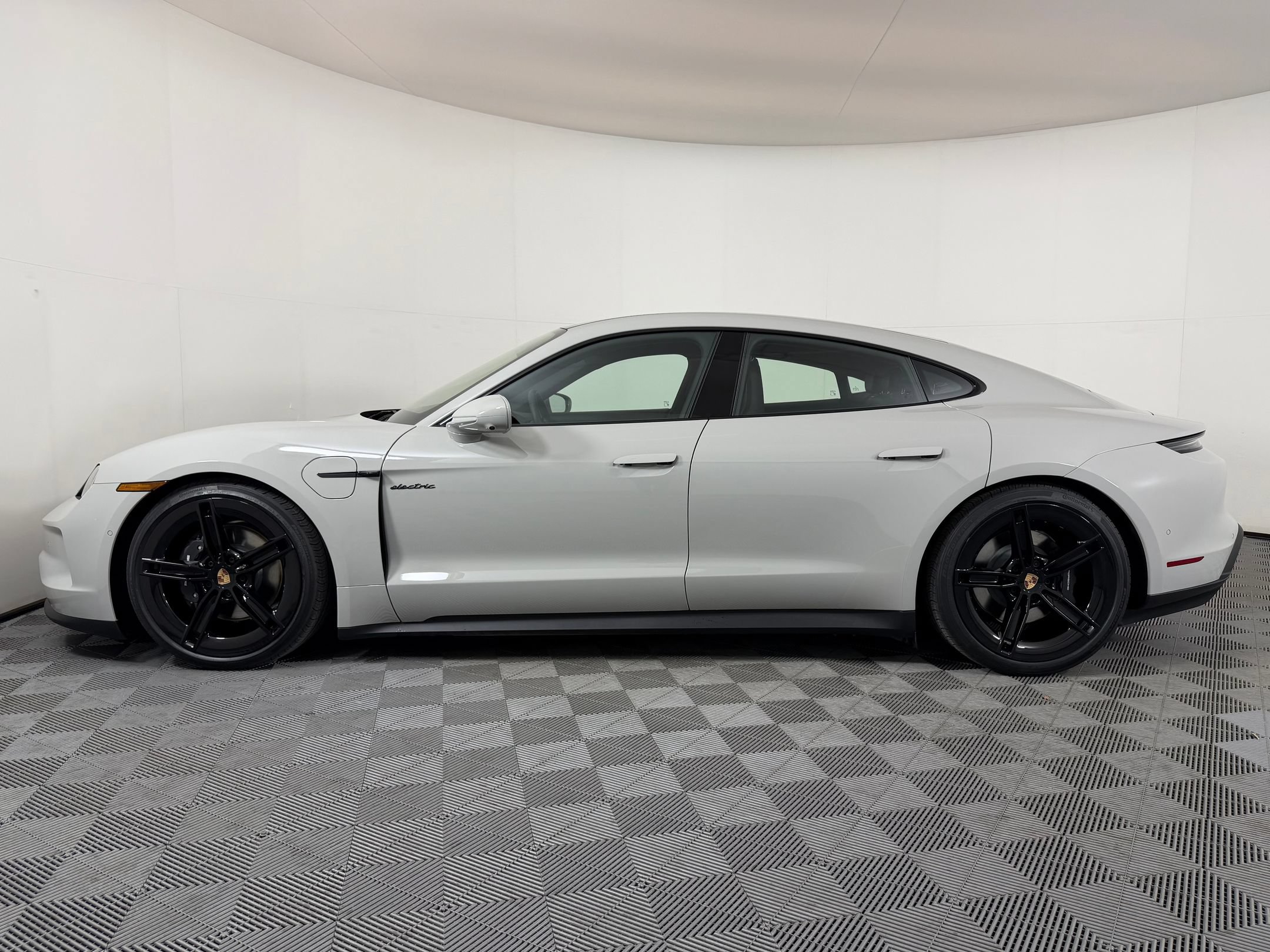 Certified 2026 Porsche Taycan RWD image 2