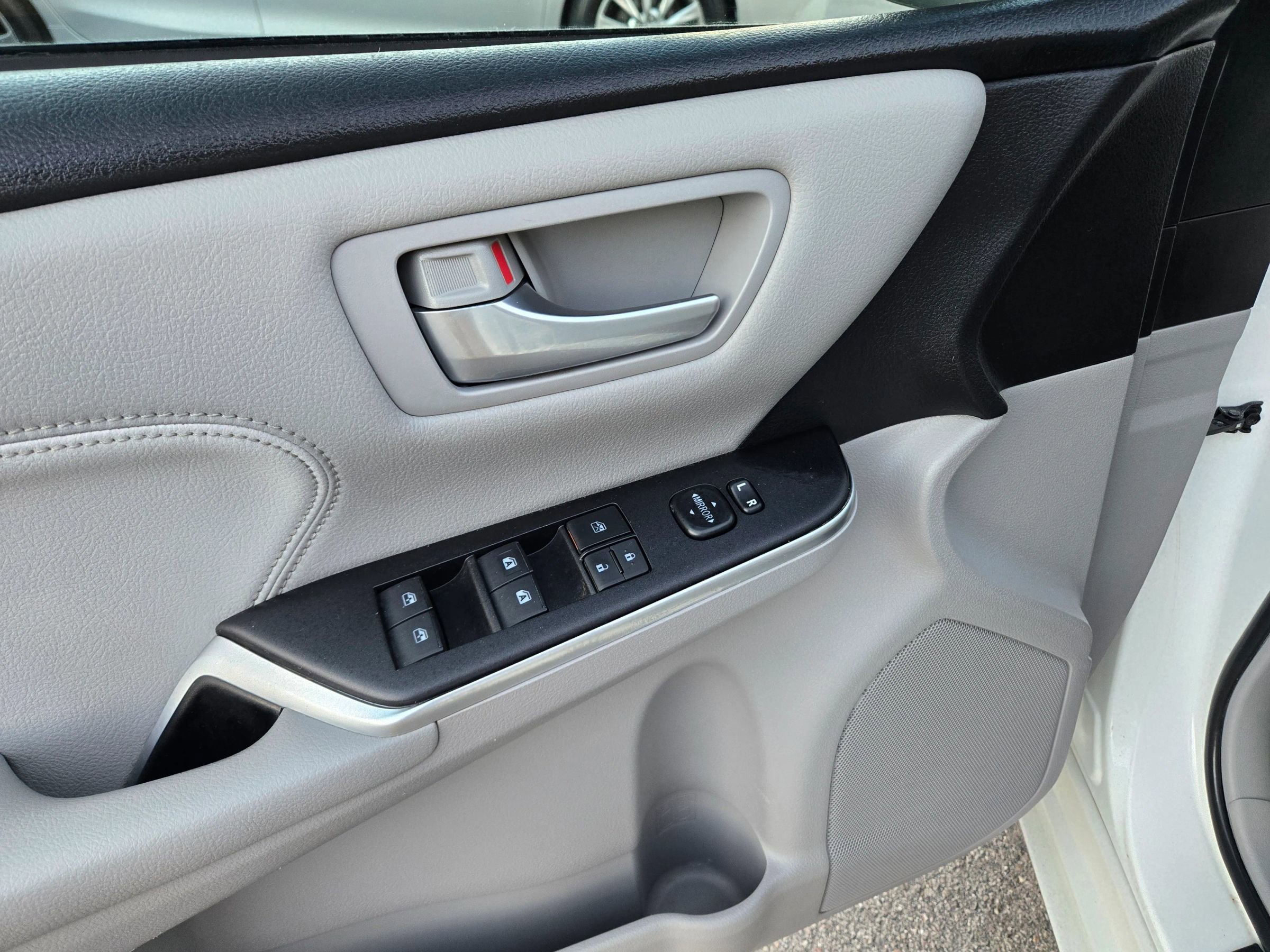 Used 2017 Toyota Camry XLE image 32