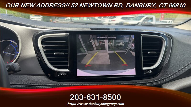Used 2022 Chrysler Pacifica Touring-L FWD image 23