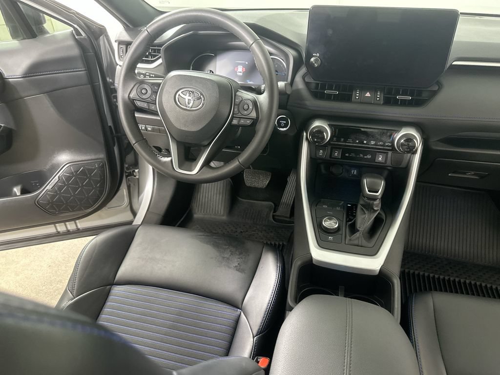 Used 2024 Toyota RAV4 XSE AWD/4WD image 17