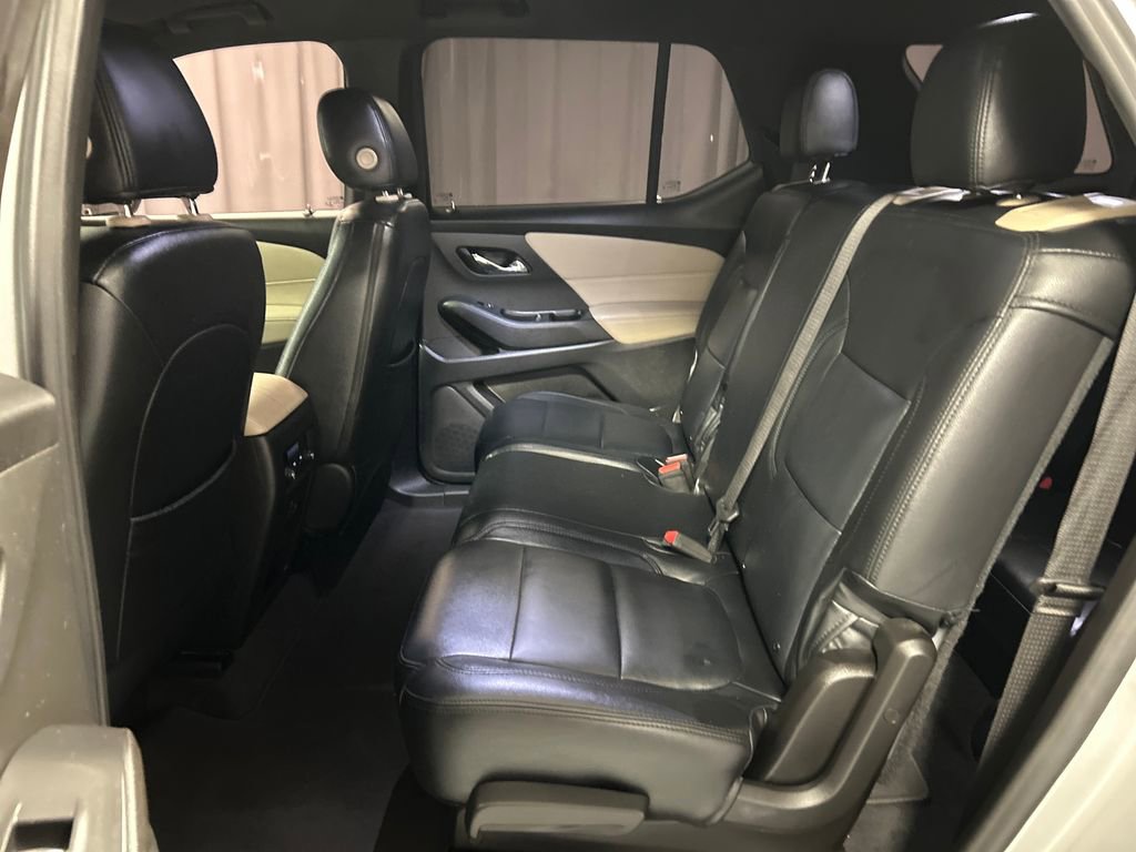 Used 2022 Chevrolet Traverse LS FWD image 22
