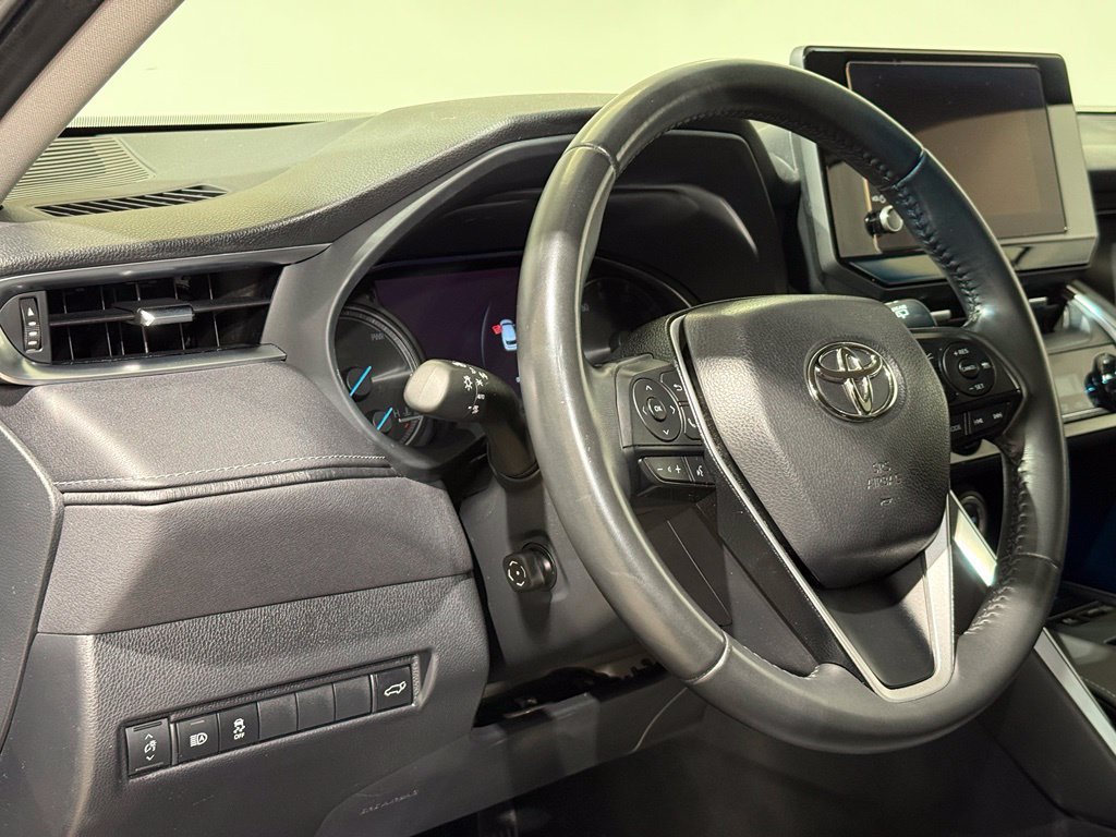 Certified 2023 Toyota Venza LE AWD/4WD image 17
