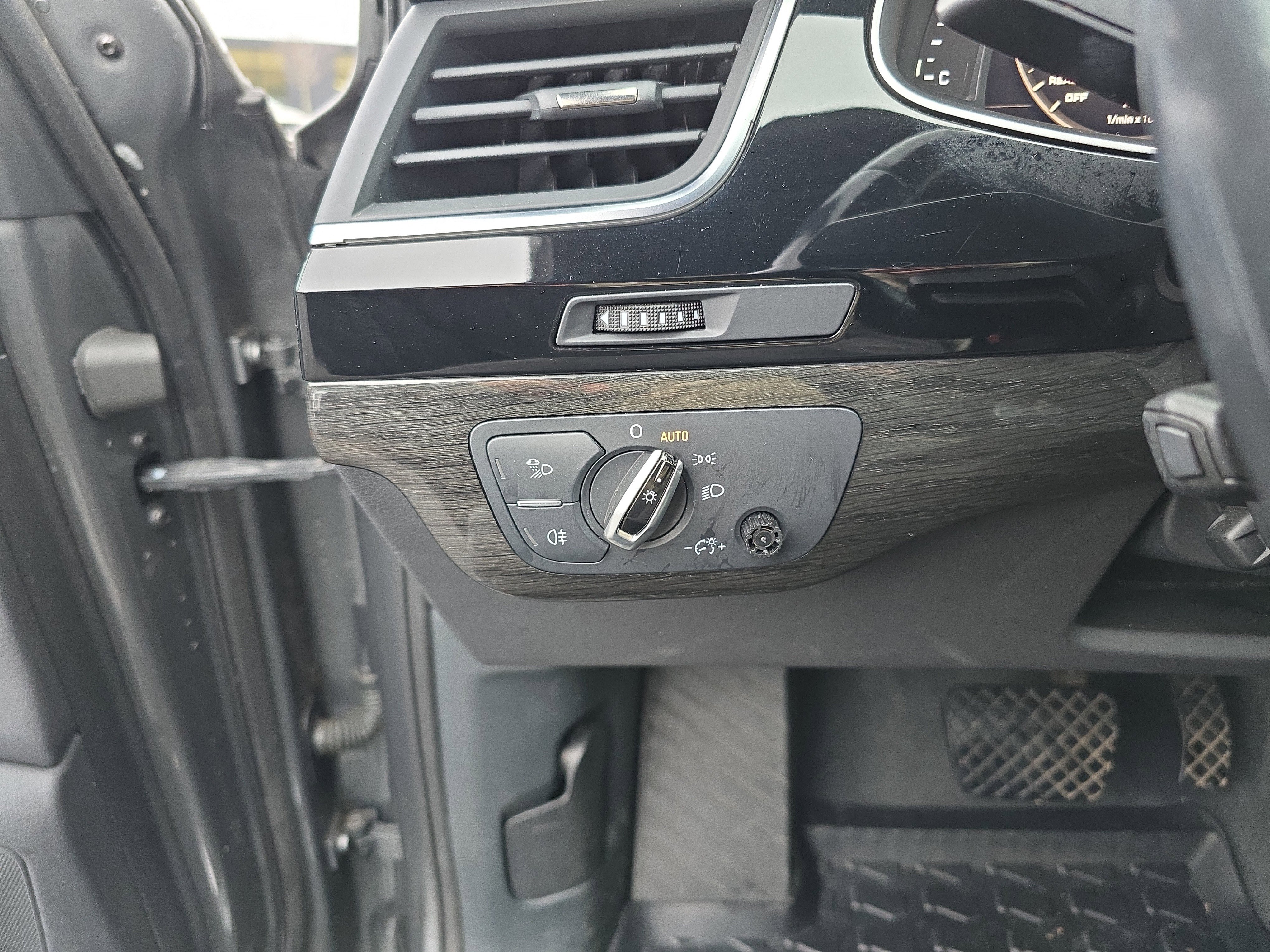 Used 2017 Audi Q7 3.0T Premium Plus w/ Premium Plus Package image 37