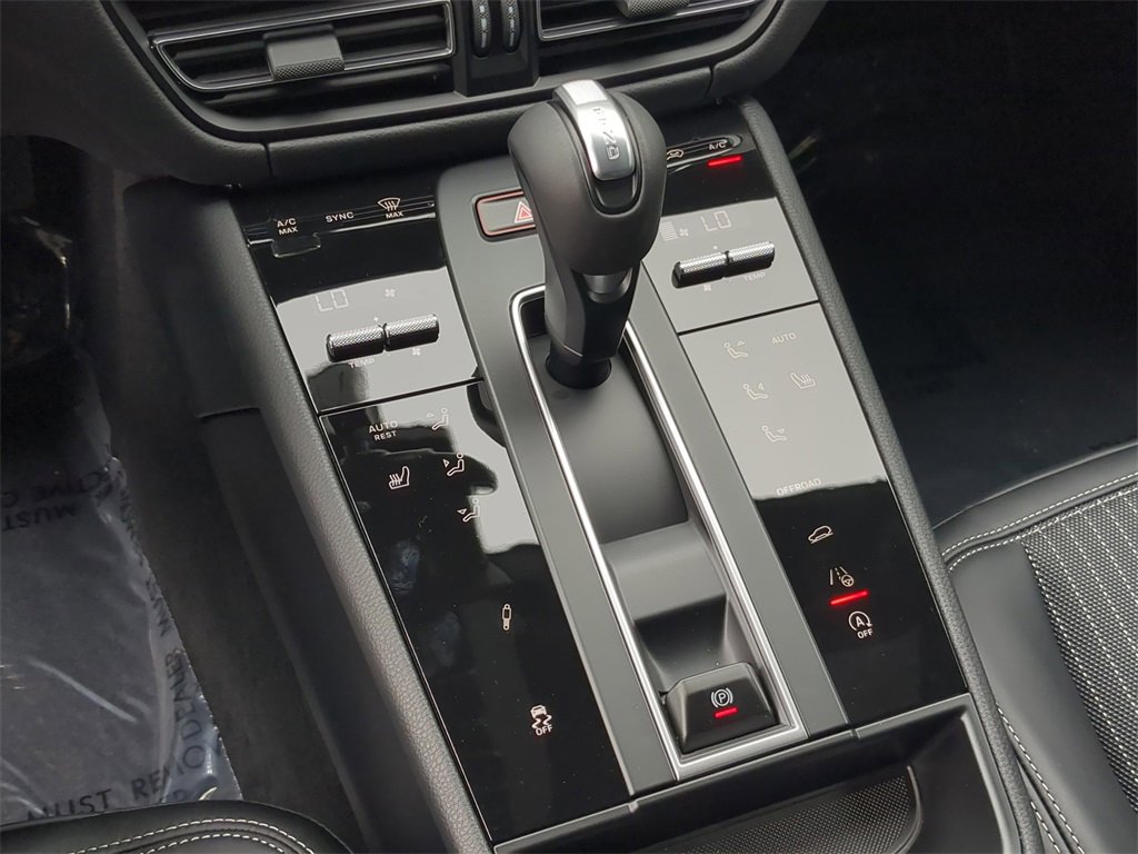 New 2026 Porsche Macan Turbo image 32