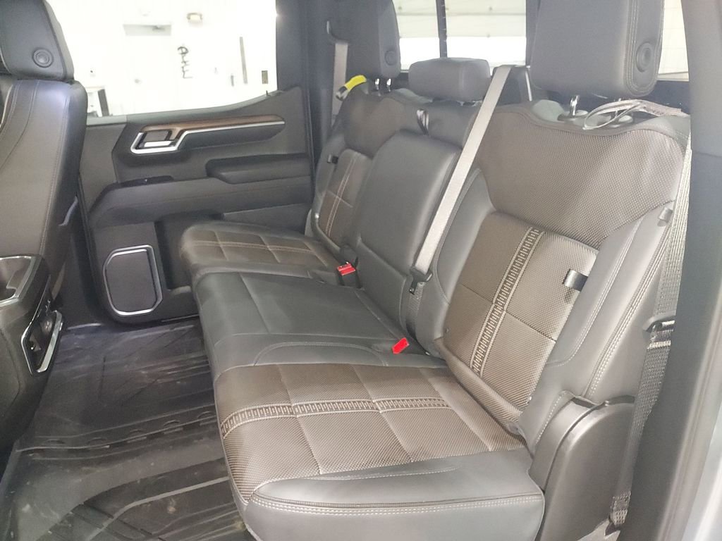 Used 2025 Chevrolet Silverado 1500 High Country w/ Technology Package image 29