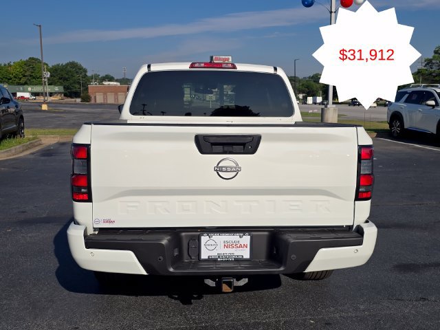 Used 2025 Nissan Frontier SV AWD/4WD image 4