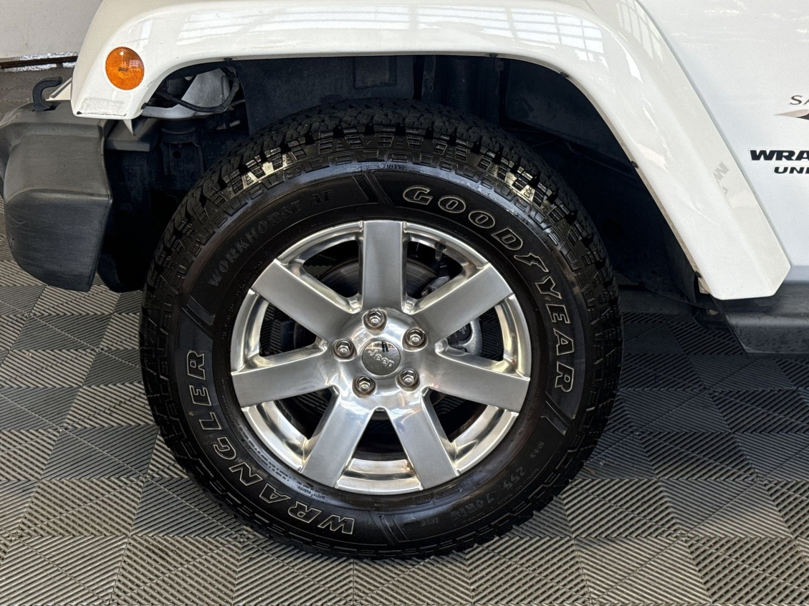 Used 2016 Jeep Wrangler Unlimited Sahara w/ Dual Top Group AWD/4WD image 12
