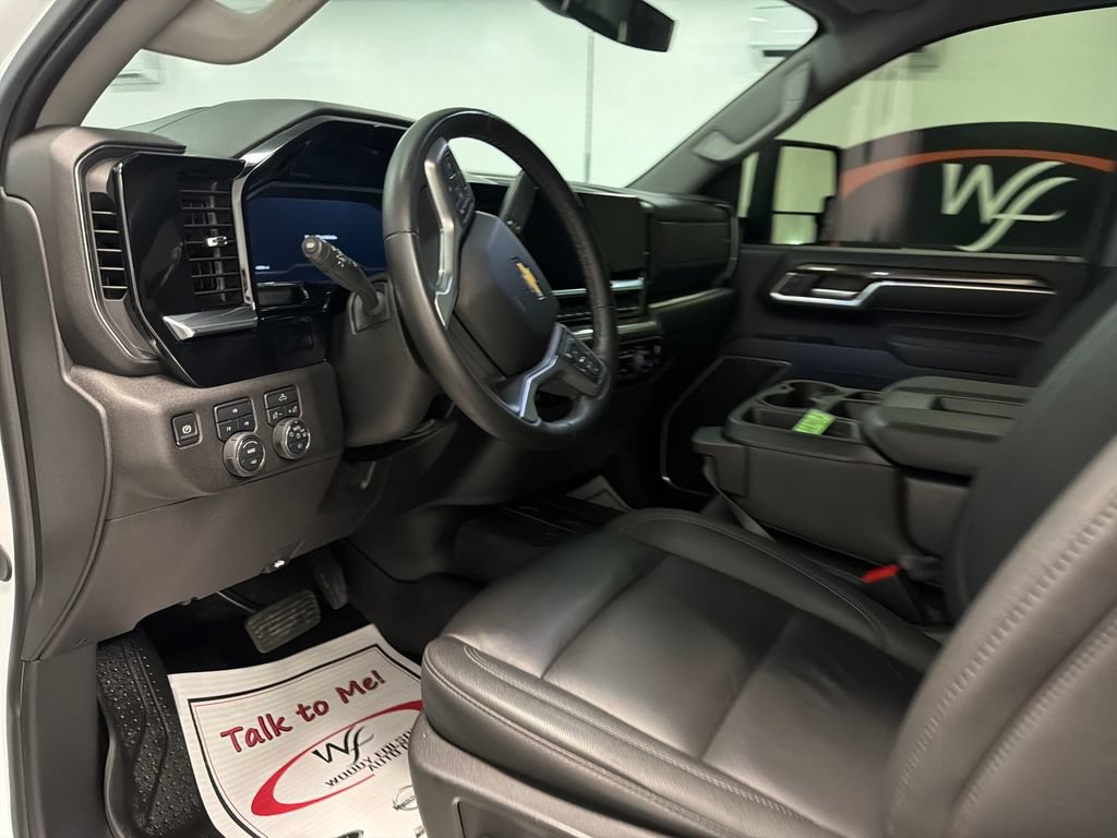 Used 2025 Chevrolet Silverado 3500 LT AWD/4WD image 11