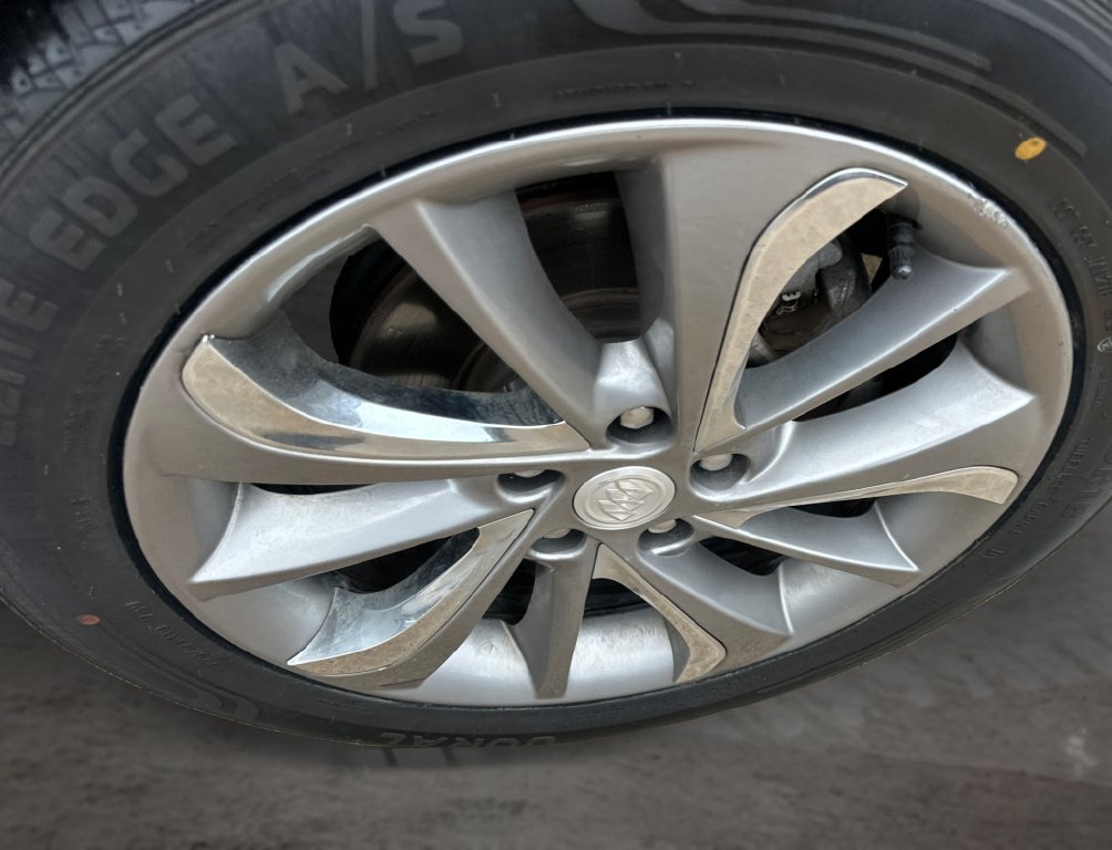 Used 2021 Buick Encore GX Essence w/ Experience Buick Package FWD image 17