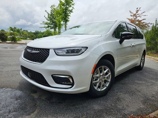 New 2025 Chrysler Pacifica Select FWD image 3
