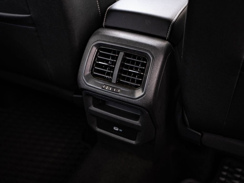Used 2023 Volkswagen Taos SE w/ Panoramic Sunroof Package FWD image 35