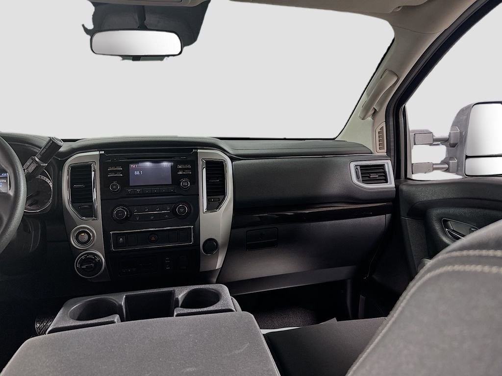 Used 2017 Nissan Titan SV image 22