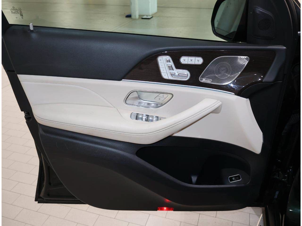 Used 2024 Mercedes-Benz GLS 450 4MATIC image 9
