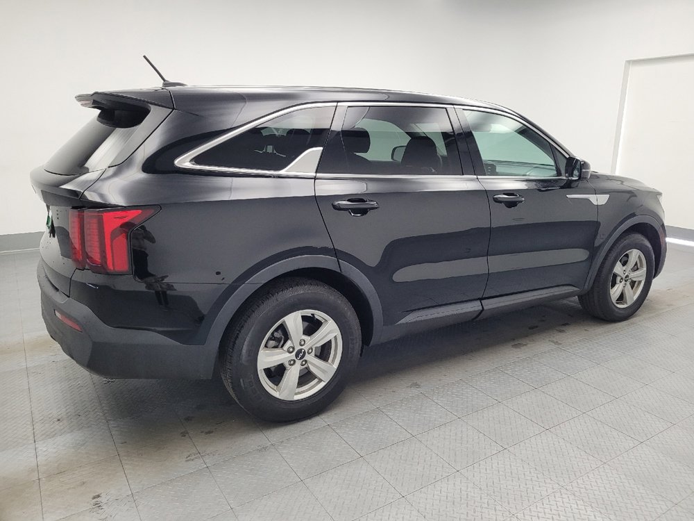 Used 2023 Kia Sorento LX image 10